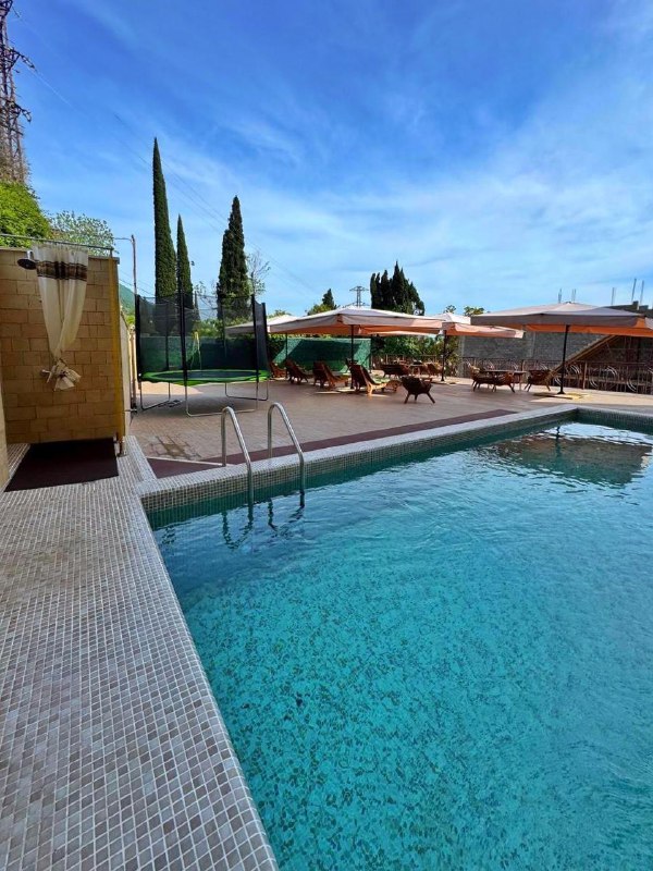 ПАРУС ВИДОВОЙ ОТЕЛЬ С БАССЕЙНОМ И СТОЛОВОЙ