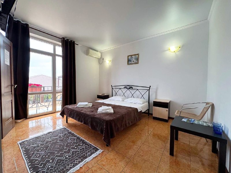 АКВА ОТЕЛЬ С БАССЕЙНОМ И ЗАВТРАКАМИ фото 3