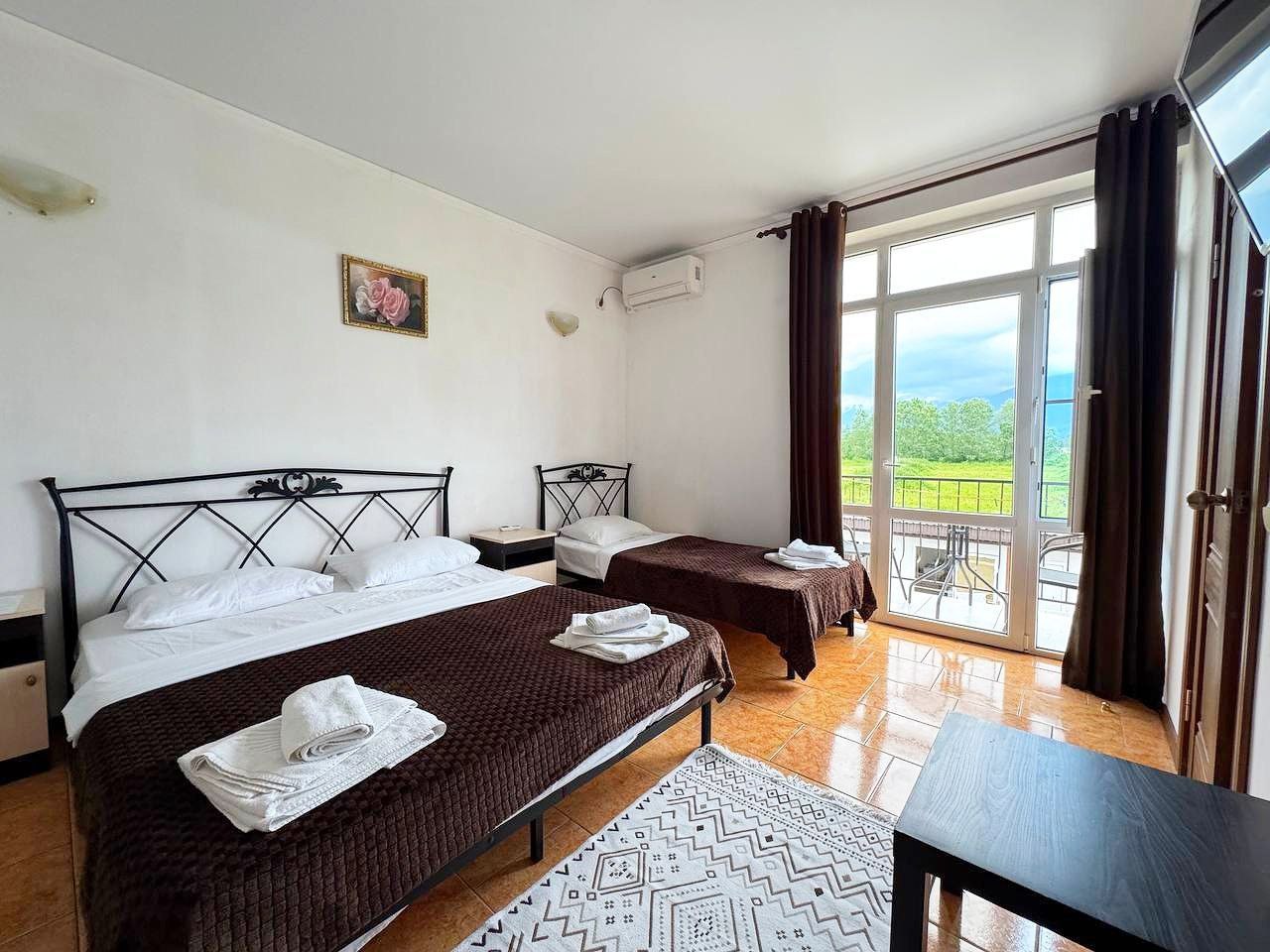 "АКВА" ОТЕЛЬ С БАССЕЙНОМ И ЗАВТРАКАМИ фото 2