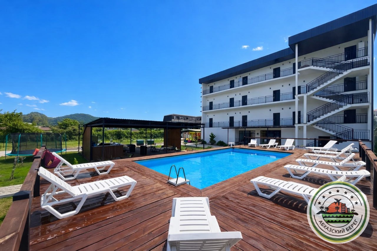 "БЛЭК СИ" ОТЕЛЬ С БАССЕЙНОМ И ПИТАНИЕМ фото 1