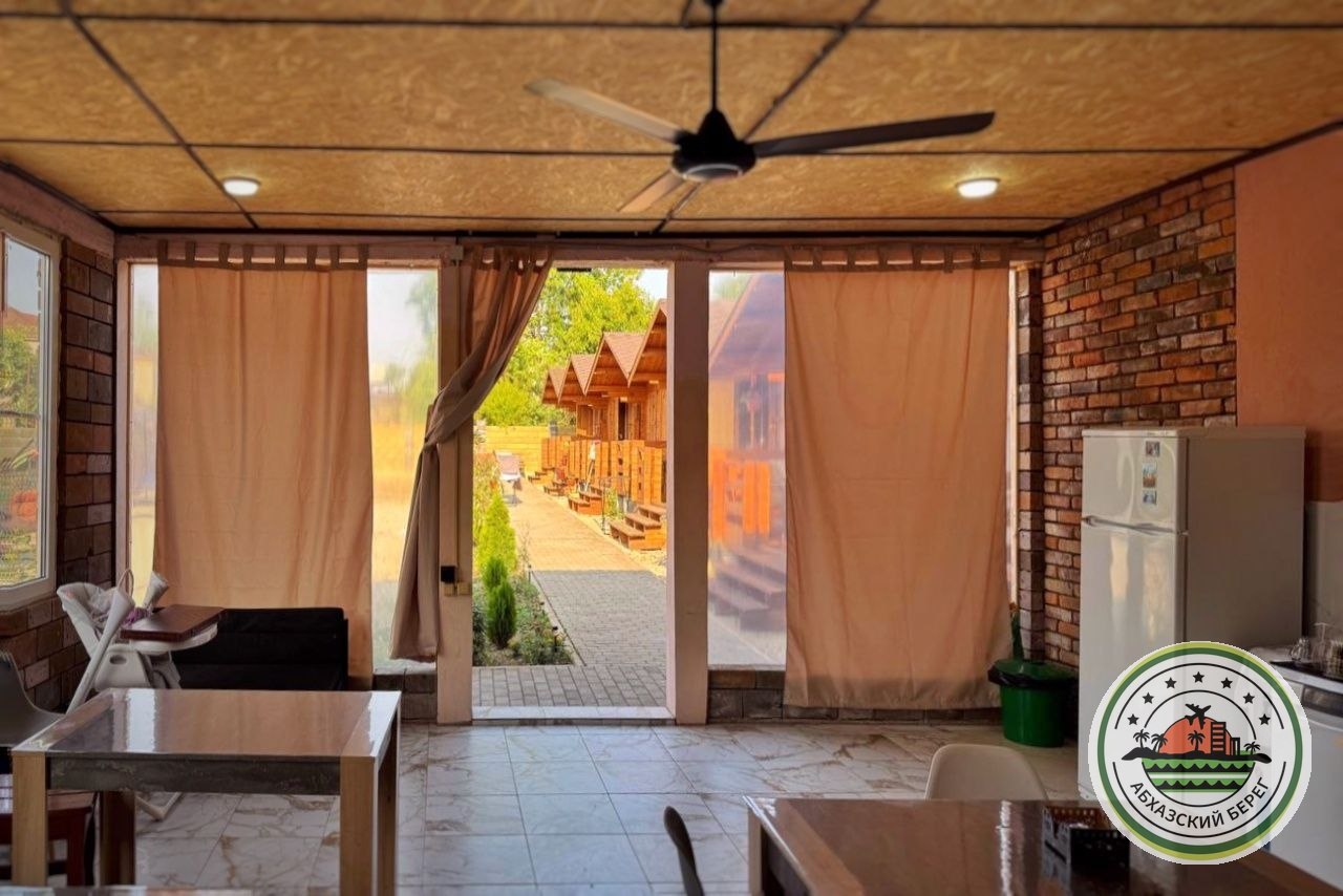 "ЭСМА" ДОМИКИ С БАССЕЙНОМ В ЦЕНТРЕ фото 1