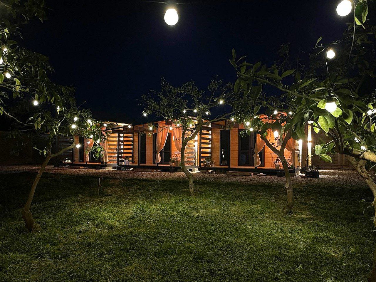 "ФЬЮЖН" три домика с лаунж-зоной фото 9