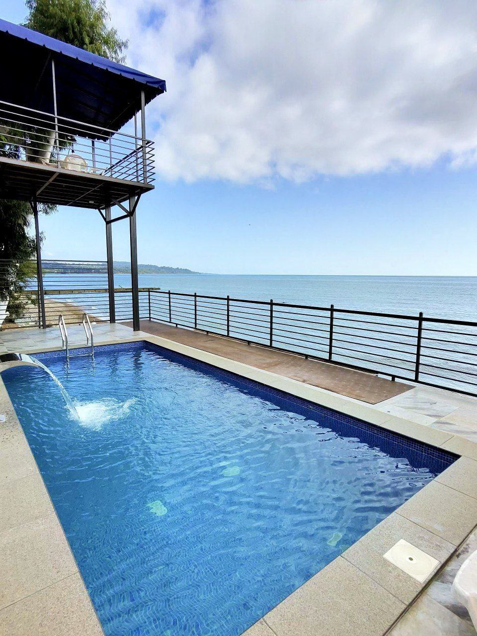 "КАСТЛ" ОТЕЛЬ С ТЕПЛЫМ БАССЕЙНОМ И ВИДОМ НА МОРЕ фото 1