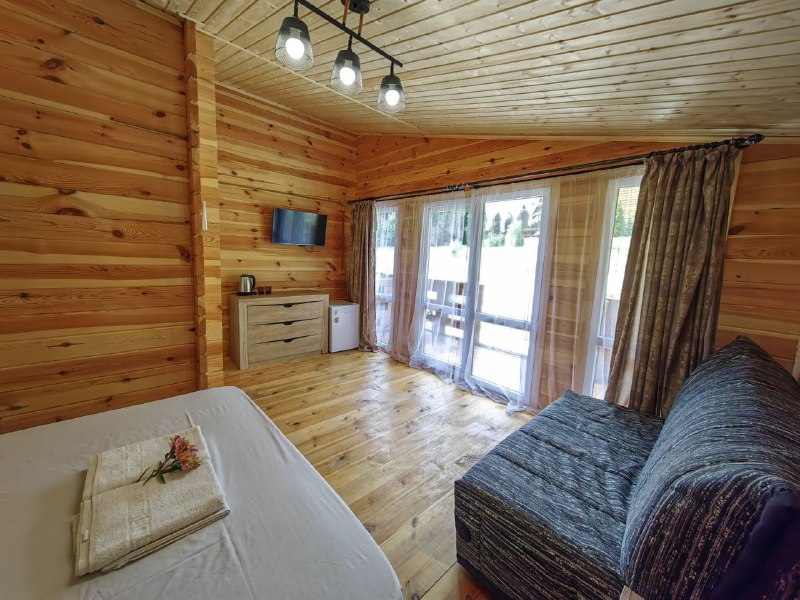 ЗЕЛЕНЫЙ ДВОРИК ДОМИКИ И НОМЕРА фото 2